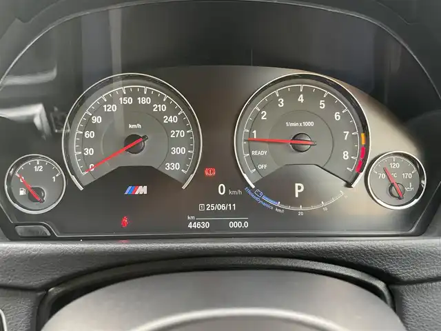 ＢＭＷ Ｍ４ クーペ 福岡県 2017(平29)年 4.5万km ミネラルホワイト アダプティブＭサスペンション　/harman/kardon/黒革シート/前席シートH/ヘッドアップディスプレイ/カーボンインテリア/クルーズコントロール/LEDヘッドライト/オートハイビーム/純正ナビ/フルセグTV/Bluetooth/バックカメラ/ドライブレコーダー/純正19インチアルミホイール/ミラー一体型ETC/取扱説明書/保証書/スペアキー×1