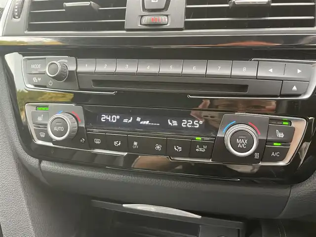 ＢＭＷ Ｍ４ クーペ 福岡県 2017(平29)年 4.5万km ミネラルホワイト アダプティブＭサスペンション　/harman/kardon/黒革シート/前席シートH/ヘッドアップディスプレイ/カーボンインテリア/クルーズコントロール/LEDヘッドライト/オートハイビーム/純正ナビ/フルセグTV/Bluetooth/バックカメラ/ドライブレコーダー/純正19インチアルミホイール/ミラー一体型ETC/取扱説明書/保証書/スペアキー×1