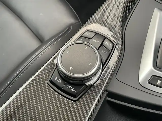 ＢＭＷ Ｍ４ クーペ 福岡県 2017(平29)年 4.5万km ミネラルホワイト アダプティブＭサスペンション　/harman/kardon/黒革シート/前席シートH/ヘッドアップディスプレイ/カーボンインテリア/クルーズコントロール/LEDヘッドライト/オートハイビーム/純正ナビ/フルセグTV/Bluetooth/バックカメラ/ドライブレコーダー/純正19インチアルミホイール/ミラー一体型ETC/取扱説明書/保証書/スペアキー×1