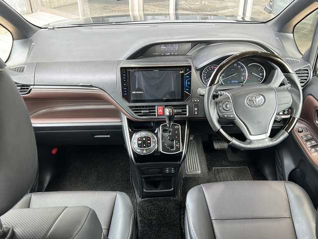 トヨタ エスクァイア Gi 静岡県 2016(平28)年 13.4万km スパークリングブラックパールクリスタルシャイン 社外SDナビ/・CD/・DVD/・フルセグTV/・Bluetooth/・AM/・FM/主要装備/・衝突軽減/・レーンキープ/・クルコン/・バックカメラ/・両側パワスラ/・オートハイビーム/・D+N席シートヒーター/・レザーシート/・ビルトインETC/・前方ドラレコ/・純正フロアマット/・純正アルミホイール/・スマートキー/・プッシュスタート