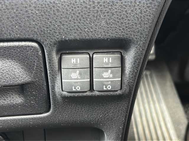 トヨタ エスクァイア Gi 静岡県 2016(平28)年 13.4万km スパークリングブラックパールクリスタルシャイン 社外SDナビ/・CD/・DVD/・フルセグTV/・Bluetooth/・AM/・FM/主要装備/・衝突軽減/・レーンキープ/・クルコン/・バックカメラ/・両側パワスラ/・オートハイビーム/・D+N席シートヒーター/・レザーシート/・ビルトインETC/・前方ドラレコ/・純正フロアマット/・純正アルミホイール/・スマートキー/・プッシュスタート