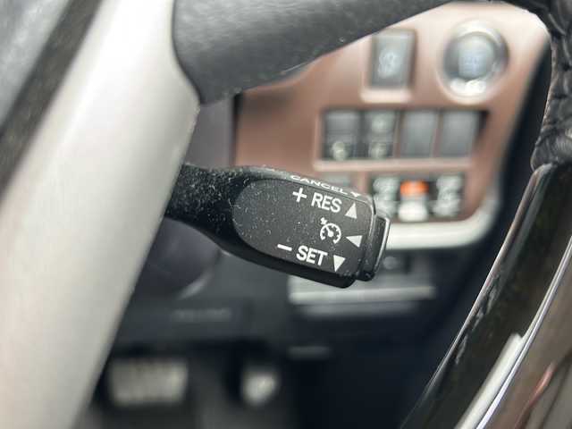 トヨタ エスクァイア Gi 静岡県 2016(平28)年 13.4万km スパークリングブラックパールクリスタルシャイン 社外SDナビ/・CD/・DVD/・フルセグTV/・Bluetooth/・AM/・FM/主要装備/・衝突軽減/・レーンキープ/・クルコン/・バックカメラ/・両側パワスラ/・オートハイビーム/・D+N席シートヒーター/・レザーシート/・ビルトインETC/・前方ドラレコ/・純正フロアマット/・純正アルミホイール/・スマートキー/・プッシュスタート