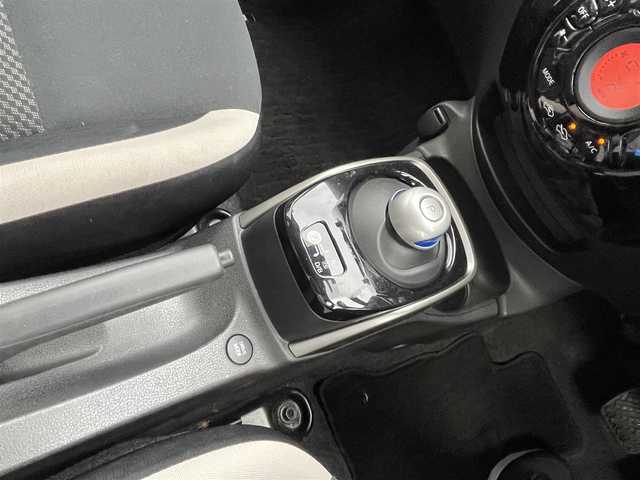 日産 ノート e－パワー X 宮城県 2018(平30)年 1.7万km インペリアルアンバーP エマージェンシーブレーキ機能搭載/純正ナビゲーション/　（フルセグテレビ/iPod/CD/ SD//　USB/FM/AM/Bluetooth)/前方ドライブレコーダー/レーンアシスト/ワンオーナー/横滑り防止/電動格納ミラー/純正フロアマット/オートライト/プッシュスタート