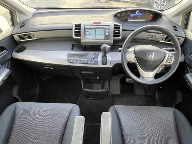 ホンダ フリード ハイブリット ジャストセレクション 愛知県 2012(平24)年 9万km プレミアムブラキッシュパール /ナビ（VXM-128VS）//ワンセグ/CD/DVD//片側スライド//バックカメラ//ウィンカーミラー//ETC//オートライト//社外アルミホイール//クルーズコントロール//取扱説明書//保証書