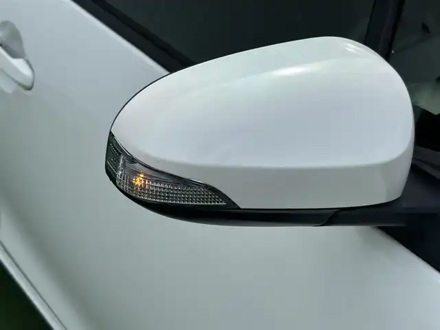 トヨタ アクア G 香川県 2017(平29)年 6.5万km ライムホワイトパールクリスタルシャイン 登録時走行距離；64679km/９インチ純正ナビ/前後ドライブレコーダー/ＥＴＣ/衝突軽減システム/レーンキープアシスト/クルーズコントロール/オートマチックハイビーム/革巻きステアリング/ステアリングスイッチ/純正フロアマット/ドアバイザー/スマートキー/プッシュスタート