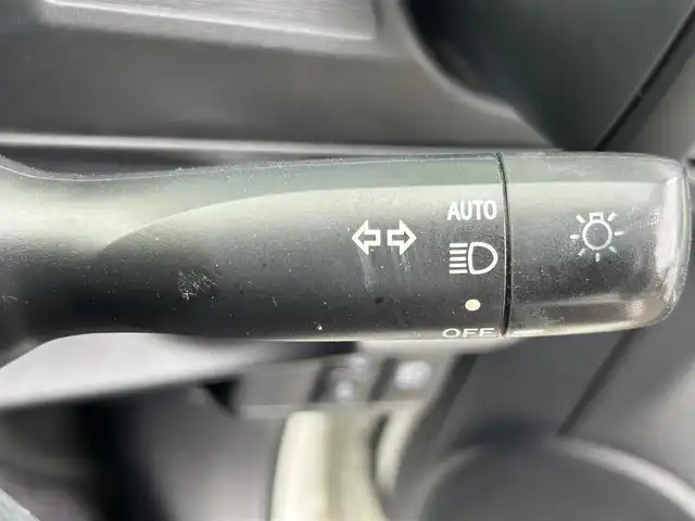 トヨタ アクア G 香川県 2017(平29)年 6.5万km ライムホワイトパールクリスタルシャイン 登録時走行距離；64679km/９インチ純正ナビ/前後ドライブレコーダー/ＥＴＣ/衝突軽減システム/レーンキープアシスト/クルーズコントロール/オートマチックハイビーム/革巻きステアリング/ステアリングスイッチ/純正フロアマット/ドアバイザー/スマートキー/プッシュスタート