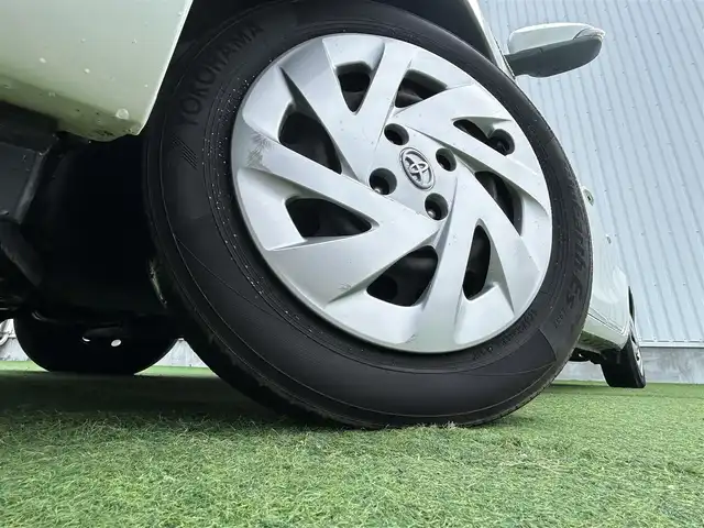 トヨタ アクア G 香川県 2017(平29)年 6.5万km ライムホワイトパールクリスタルシャイン 登録時走行距離；64679km/９インチ純正ナビ/前後ドライブレコーダー/ＥＴＣ/衝突軽減システム/レーンキープアシスト/クルーズコントロール/オートマチックハイビーム/革巻きステアリング/ステアリングスイッチ/純正フロアマット/ドアバイザー/スマートキー/プッシュスタート