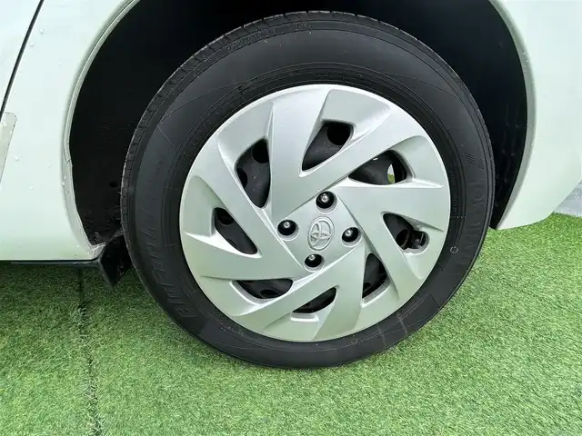 トヨタ アクア G 香川県 2017(平29)年 6.5万km ライムホワイトパールクリスタルシャイン 登録時走行距離；64679km/９インチ純正ナビ/前後ドライブレコーダー/ＥＴＣ/衝突軽減システム/レーンキープアシスト/クルーズコントロール/オートマチックハイビーム/革巻きステアリング/ステアリングスイッチ/純正フロアマット/ドアバイザー/スマートキー/プッシュスタート