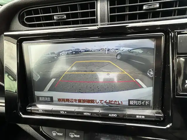トヨタ アクア G 香川県 2017(平29)年 6.5万km ライムホワイトパールクリスタルシャイン 登録時走行距離；64679km/９インチ純正ナビ/前後ドライブレコーダー/ＥＴＣ/衝突軽減システム/レーンキープアシスト/クルーズコントロール/オートマチックハイビーム/革巻きステアリング/ステアリングスイッチ/純正フロアマット/ドアバイザー/スマートキー/プッシュスタート
