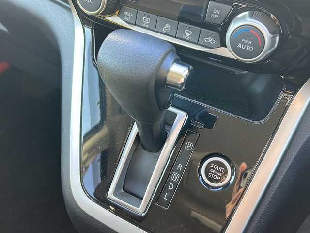 日産 セレナ ハイウェイスター 東京都 2018(平30)年 10.3万km アズライトブルー (株)IDOMが運営する【じしゃロン国分寺店】の自社ローン専用車両になりますこちらは現金またはオートローンご利用時の価格です。自社ローンご希望の方は別途その旨お申付け下さい/純正9インチナビ/Bluetooth接続/全方位カメラ/フルセグテレビ/純正フリップダウンモニター/エマージェンシーブレーキ/クルーズコントロール/WAC/両側パワースライドドア/純正16インチアルミホイール/LEDヘッドライト