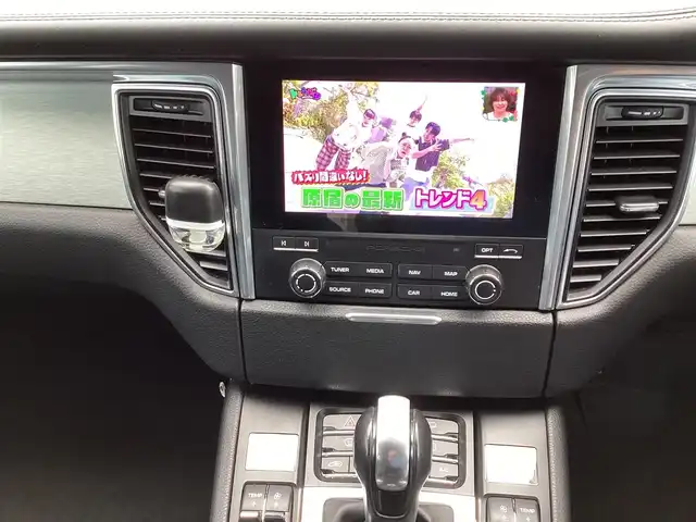 ポルシェ マカン GTS 栃木県 2017(平29)年 10.7万km グレーＭ  HDDナビ/ フルセグテレビ/ バックカメラ/ クルーズコントロール/ パワーバックドア/ HIDヘッドライト/ フォグライト/ 車線逸脱防止装置/ パドルシフト/ 前席パワーシート/ 前席シートヒーター/ ETC/ ダウンヒルアシストコントロール/ クリアランスソナー/ コーナーセンサー