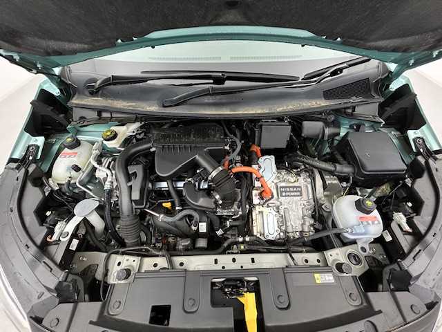 日産 ノート オーテック Xオーバー FOUR +アクティブ 宮城県 2023(令5)年 1.2万km 緑 4WD//日産コネクトナビ(AM/FM/BT/フルセグTV/HDMI/Apple CarPlay)　//アラウンドビューモニター　//前後コーナーセンサー//エマージェンシーブレーキ//横滑り防止装置//デジタルインナーミラー　//置くだけ充電　//ビルトインETC2.0//ＡＵＴＥＣＨ専用インテリア/　・専用ブラックレザレットシート/　・専用ブラック本革巻ステアリング　//前席シートヒーター　//ステアリングヒーター　//AUTECHアルミホイール//オートライト　//ＬＥＤライト　//フォグランプ//プッシュスタート//スマートキー//スペアキー