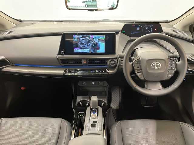 トヨタ プリウス Z 道央・札幌 2024(令6)年 0.6万km プラチナホワイトパールマイカ /4WD//寒冷地仕様//ワンオーナー//純正12.3インチディスプレイオーディオ/  (フルセグTV/Bluetooth/ラジオ)//パノラミックビューモニター//パノラマルーフ//トヨタセーフティセンス//プリクラッシュセーフティ//緊急時操舵支援//レーントレーシングアシスト//レーダークルーズコントロール//アダプティブハイビームシステム//オートマチックハイビーム//ロードサインアシスト//ドライバー異常時対応システム//プロアクティブドライビングアシスト//発進遅れ告知機能//ブレインドスポットモニター//前後ドライブレコーダー//黒革シート//パワーシート(運転席メモリー機能付き)//シートヒーター/エアシート//AC100V(1500W)//LEDヘッドライト//パワーバックドア//ビルトインETC//ステアリングリモコン//革巻きステアリング//パーキングアシスト//ハンドルヒーター//USBソケット//純正ドアバイザー//純正フロアマット//ビルトインETC(2.0)//ウィンカーミラー//スマートキー//エンジンプッシュスタート//スペアキー//純正エンジンスターター//取扱説明書//保証書//純正19インチアルミホイール