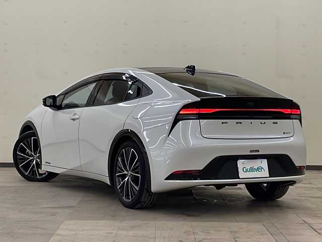 トヨタ プリウス Z 道央・札幌 2024(令6)年 0.6万km プラチナホワイトパールマイカ /4WD//寒冷地仕様//ワンオーナー//純正12.3インチディスプレイオーディオ/  (フルセグTV/Bluetooth/ラジオ)//パノラミックビューモニター//パノラマルーフ//トヨタセーフティセンス//プリクラッシュセーフティ//緊急時操舵支援//レーントレーシングアシスト//レーダークルーズコントロール//アダプティブハイビームシステム//オートマチックハイビーム//ロードサインアシスト//ドライバー異常時対応システム//プロアクティブドライビングアシスト//発進遅れ告知機能//ブレインドスポットモニター//前後ドライブレコーダー//黒革シート//パワーシート(運転席メモリー機能付き)//シートヒーター/エアシート//AC100V(1500W)//LEDヘッドライト//パワーバックドア//ビルトインETC//ステアリングリモコン//革巻きステアリング//パーキングアシスト//ハンドルヒーター//USBソケット//純正ドアバイザー//純正フロアマット//ビルトインETC(2.0)//ウィンカーミラー//スマートキー//エンジンプッシュスタート//スペアキー//純正エンジンスターター//取扱説明書//保証書//純正19インチアルミホイール
