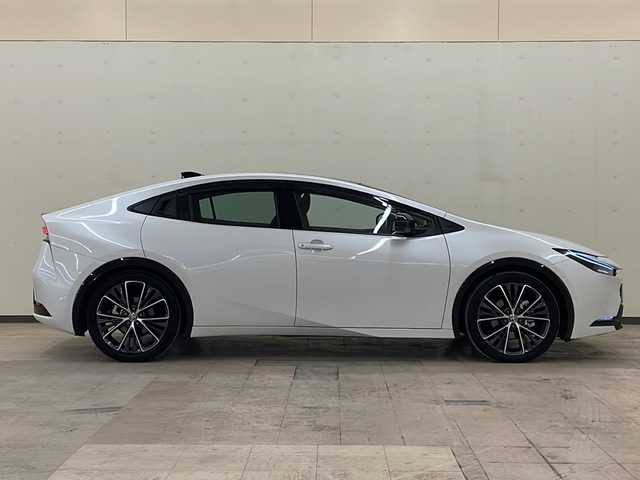 トヨタ プリウス Z 道央・札幌 2024(令6)年 0.6万km プラチナホワイトパールマイカ /4WD//寒冷地仕様//ワンオーナー//純正12.3インチディスプレイオーディオ/  (フルセグTV/Bluetooth/ラジオ)//パノラミックビューモニター//パノラマルーフ//トヨタセーフティセンス//プリクラッシュセーフティ//緊急時操舵支援//レーントレーシングアシスト//レーダークルーズコントロール//アダプティブハイビームシステム//オートマチックハイビーム//ロードサインアシスト//ドライバー異常時対応システム//プロアクティブドライビングアシスト//発進遅れ告知機能//ブレインドスポットモニター//前後ドライブレコーダー//黒革シート//パワーシート(運転席メモリー機能付き)//シートヒーター/エアシート//AC100V(1500W)//LEDヘッドライト//パワーバックドア//ビルトインETC//ステアリングリモコン//革巻きステアリング//パーキングアシスト//ハンドルヒーター//USBソケット//純正ドアバイザー//純正フロアマット//ビルトインETC(2.0)//ウィンカーミラー//スマートキー//エンジンプッシュスタート//スペアキー//純正エンジンスターター//取扱説明書//保証書//純正19インチアルミホイール