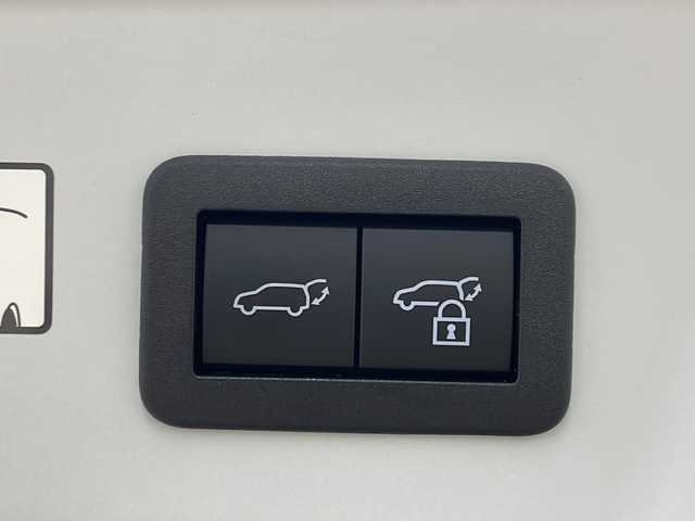 トヨタ プリウス Z 道央・札幌 2024(令6)年 0.6万km プラチナホワイトパールマイカ /4WD//寒冷地仕様//ワンオーナー//純正12.3インチディスプレイオーディオ/  (フルセグTV/Bluetooth/ラジオ)//パノラミックビューモニター//パノラマルーフ//トヨタセーフティセンス//プリクラッシュセーフティ//緊急時操舵支援//レーントレーシングアシスト//レーダークルーズコントロール//アダプティブハイビームシステム//オートマチックハイビーム//ロードサインアシスト//ドライバー異常時対応システム//プロアクティブドライビングアシスト//発進遅れ告知機能//ブレインドスポットモニター//前後ドライブレコーダー//黒革シート//パワーシート(運転席メモリー機能付き)//シートヒーター/エアシート//AC100V(1500W)//LEDヘッドライト//パワーバックドア//ビルトインETC//ステアリングリモコン//革巻きステアリング//パーキングアシスト//ハンドルヒーター//USBソケット//純正ドアバイザー//純正フロアマット//ビルトインETC(2.0)//ウィンカーミラー//スマートキー//エンジンプッシュスタート//スペアキー//純正エンジンスターター//取扱説明書//保証書//純正19インチアルミホイール