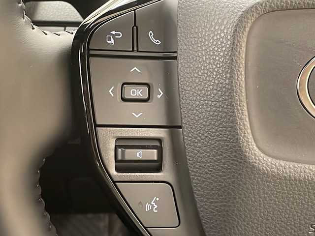 トヨタ プリウス Z 道央・札幌 2024(令6)年 0.6万km プラチナホワイトパールマイカ /4WD//寒冷地仕様//ワンオーナー//純正12.3インチディスプレイオーディオ/  (フルセグTV/Bluetooth/ラジオ)//パノラミックビューモニター//パノラマルーフ//トヨタセーフティセンス//プリクラッシュセーフティ//緊急時操舵支援//レーントレーシングアシスト//レーダークルーズコントロール//アダプティブハイビームシステム//オートマチックハイビーム//ロードサインアシスト//ドライバー異常時対応システム//プロアクティブドライビングアシスト//発進遅れ告知機能//ブレインドスポットモニター//前後ドライブレコーダー//黒革シート//パワーシート(運転席メモリー機能付き)//シートヒーター/エアシート//AC100V(1500W)//LEDヘッドライト//パワーバックドア//ビルトインETC//ステアリングリモコン//革巻きステアリング//パーキングアシスト//ハンドルヒーター//USBソケット//純正ドアバイザー//純正フロアマット//ビルトインETC(2.0)//ウィンカーミラー//スマートキー//エンジンプッシュスタート//スペアキー//純正エンジンスターター//取扱説明書//保証書//純正19インチアルミホイール