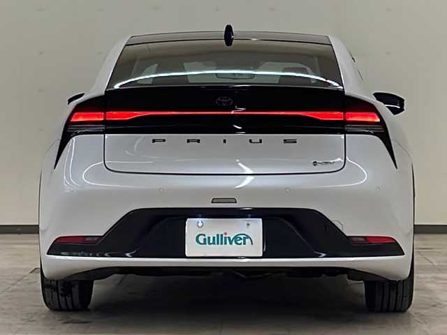 トヨタ プリウス Z 道央・札幌 2024(令6)年 0.6万km プラチナホワイトパールマイカ /4WD//寒冷地仕様//ワンオーナー//純正12.3インチディスプレイオーディオ/  (フルセグTV/Bluetooth/ラジオ)//パノラミックビューモニター//パノラマルーフ//トヨタセーフティセンス//プリクラッシュセーフティ//緊急時操舵支援//レーントレーシングアシスト//レーダークルーズコントロール//アダプティブハイビームシステム//オートマチックハイビーム//ロードサインアシスト//ドライバー異常時対応システム//プロアクティブドライビングアシスト//発進遅れ告知機能//ブレインドスポットモニター//前後ドライブレコーダー//黒革シート//パワーシート(運転席メモリー機能付き)//シートヒーター/エアシート//AC100V(1500W)//LEDヘッドライト//パワーバックドア//ビルトインETC//ステアリングリモコン//革巻きステアリング//パーキングアシスト//ハンドルヒーター//USBソケット//純正ドアバイザー//純正フロアマット//ビルトインETC(2.0)//ウィンカーミラー//スマートキー//エンジンプッシュスタート//スペアキー//純正エンジンスターター//取扱説明書//保証書//純正19インチアルミホイール