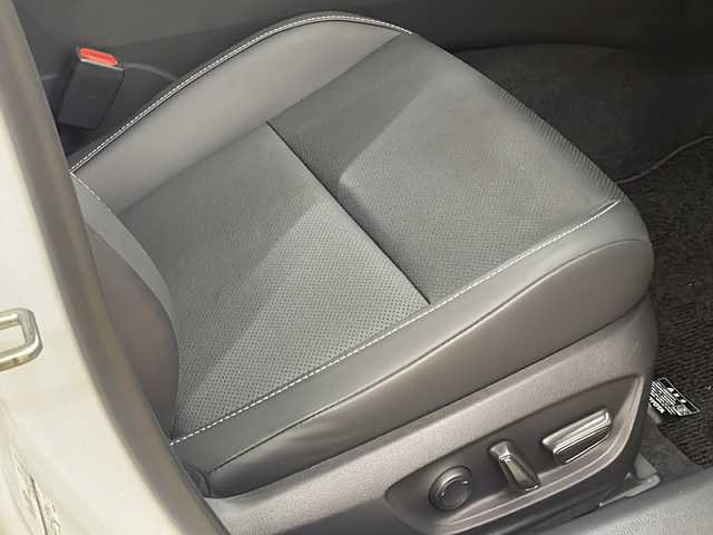 トヨタ プリウス Z 道央・札幌 2024(令6)年 0.6万km プラチナホワイトパールマイカ /4WD//寒冷地仕様//ワンオーナー//純正12.3インチディスプレイオーディオ/  (フルセグTV/Bluetooth/ラジオ)//パノラミックビューモニター//パノラマルーフ//トヨタセーフティセンス//プリクラッシュセーフティ//緊急時操舵支援//レーントレーシングアシスト//レーダークルーズコントロール//アダプティブハイビームシステム//オートマチックハイビーム//ロードサインアシスト//ドライバー異常時対応システム//プロアクティブドライビングアシスト//発進遅れ告知機能//ブレインドスポットモニター//前後ドライブレコーダー//黒革シート//パワーシート(運転席メモリー機能付き)//シートヒーター/エアシート//AC100V(1500W)//LEDヘッドライト//パワーバックドア//ビルトインETC//ステアリングリモコン//革巻きステアリング//パーキングアシスト//ハンドルヒーター//USBソケット//純正ドアバイザー//純正フロアマット//ビルトインETC(2.0)//ウィンカーミラー//スマートキー//エンジンプッシュスタート//スペアキー//純正エンジンスターター//取扱説明書//保証書//純正19インチアルミホイール