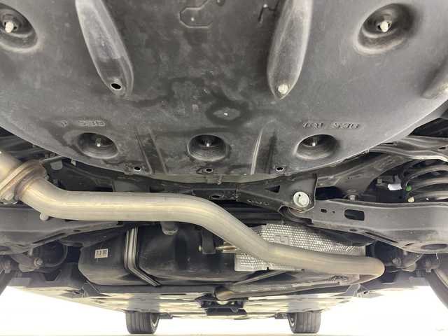 トヨタ カムリ WS 福岡県 2018(平30)年 7.9万km プラチナホワイトパールマイカ ・純正ＳＤナビ　/（ＡＭ　ＦＭ　ＣＤ　ＤＶＤ　ＳＤ　ＢＴ）　/・バックカメラ　/・クルコン　/・ＥＴＣ　/・横滑り防止　/・前後コーナーセンサー　/・レーンキープアシスト　/・衝突軽減　/・先行車発進告知機能　/・電動パーキングブレーキ/・ブレーキホールド/・パワーシート/・ハーフレザー/・純正18インチアルミ/・社外フロアマット/・パドルシフト