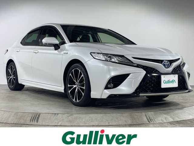 トヨタ カムリ WS 福岡県 2018(平30)年 7.9万km プラチナホワイトパールマイカ ・純正ＳＤナビ　/（ＡＭ　ＦＭ　ＣＤ　ＤＶＤ　ＳＤ　ＢＴ）　/・バックカメラ　/・クルコン　/・ＥＴＣ　/・横滑り防止　/・前後コーナーセンサー　/・レーンキープアシスト　/・衝突軽減　/・先行車発進告知機能　/・電動パーキングブレーキ/・ブレーキホールド/・パワーシート/・ハーフレザー/・純正18インチアルミ/・社外フロアマット/・パドルシフト