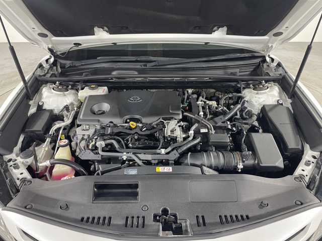 トヨタ カムリ WS 福岡県 2018(平30)年 7.9万km プラチナホワイトパールマイカ ・純正ＳＤナビ　/（ＡＭ　ＦＭ　ＣＤ　ＤＶＤ　ＳＤ　ＢＴ）　/・バックカメラ　/・クルコン　/・ＥＴＣ　/・横滑り防止　/・前後コーナーセンサー　/・レーンキープアシスト　/・衝突軽減　/・先行車発進告知機能　/・電動パーキングブレーキ/・ブレーキホールド/・パワーシート/・ハーフレザー/・純正18インチアルミ/・社外フロアマット/・パドルシフト