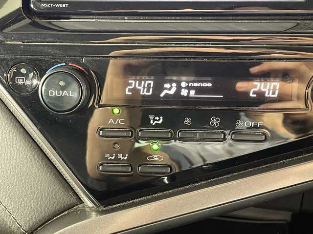トヨタ カムリ WS 福岡県 2018(平30)年 7.9万km プラチナホワイトパールマイカ ・純正ＳＤナビ　/（ＡＭ　ＦＭ　ＣＤ　ＤＶＤ　ＳＤ　ＢＴ）　/・バックカメラ　/・クルコン　/・ＥＴＣ　/・横滑り防止　/・前後コーナーセンサー　/・レーンキープアシスト　/・衝突軽減　/・先行車発進告知機能　/・電動パーキングブレーキ/・ブレーキホールド/・パワーシート/・ハーフレザー/・純正18インチアルミ/・社外フロアマット/・パドルシフト