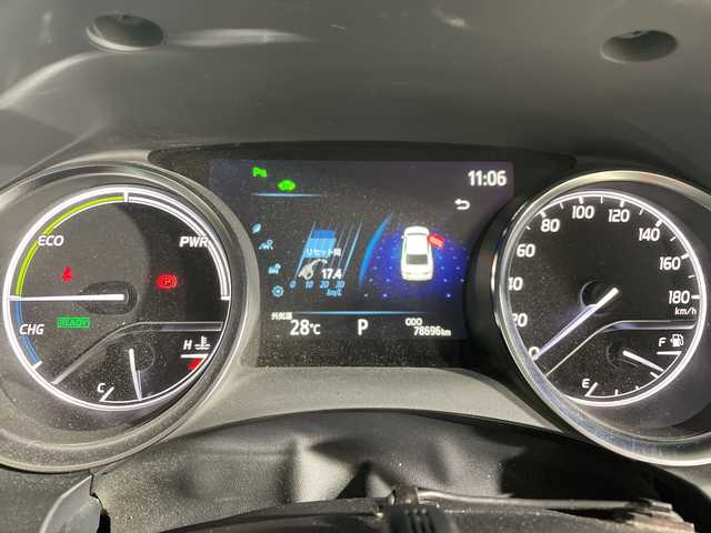トヨタ カムリ WS 福岡県 2018(平30)年 7.9万km プラチナホワイトパールマイカ ・純正ＳＤナビ　/（ＡＭ　ＦＭ　ＣＤ　ＤＶＤ　ＳＤ　ＢＴ）　/・バックカメラ　/・クルコン　/・ＥＴＣ　/・横滑り防止　/・前後コーナーセンサー　/・レーンキープアシスト　/・衝突軽減　/・先行車発進告知機能　/・電動パーキングブレーキ/・ブレーキホールド/・パワーシート/・ハーフレザー/・純正18インチアルミ/・社外フロアマット/・パドルシフト