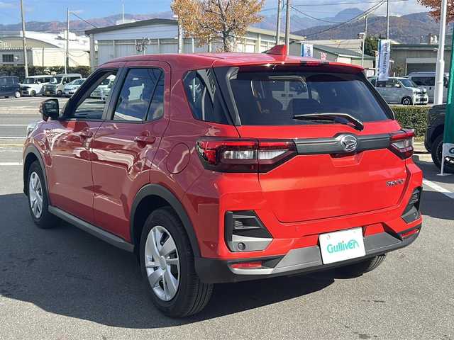 ダイハツ ロッキー L 長野県 2025(令7)年 2.9万km コンパーノレッド 禁煙車/４WD/スマートアシスト/・衝突回避支援ブレーキ/・衝突警報機能/・ブレーキ制御付誤発進抑制機能/・車線逸脱抑制制御機能/・車線逸脱警報機能/・先行車発進お知らせ機能/・進入禁止標識認識機能/・レーンキープコントロール/・コーナーセンサー/シートヒーター/ステアリングスイッチ/LEDヘッドライト/オートライト/スマートキー/Pスタート/電動格納ミラー/純正ラバーマット