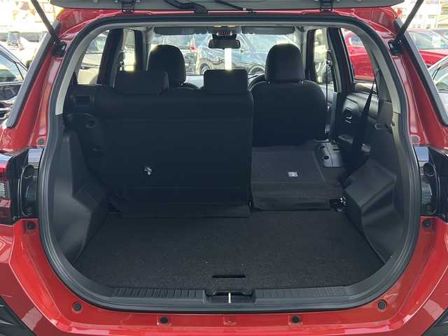 ダイハツ ロッキー L 長野県 2025(令7)年 2.9万km コンパーノレッド 禁煙車/４WD/スマートアシスト/・衝突回避支援ブレーキ/・衝突警報機能/・ブレーキ制御付誤発進抑制機能/・車線逸脱抑制制御機能/・車線逸脱警報機能/・先行車発進お知らせ機能/・進入禁止標識認識機能/・レーンキープコントロール/・コーナーセンサー/シートヒーター/ステアリングスイッチ/LEDヘッドライト/オートライト/スマートキー/Pスタート/電動格納ミラー/純正ラバーマット