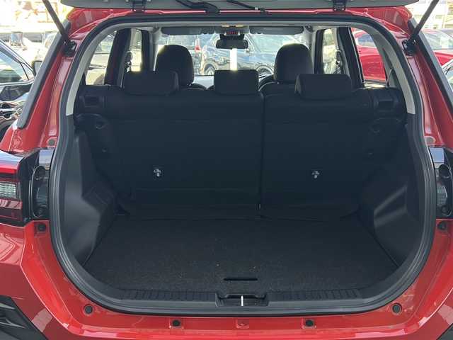 ダイハツ ロッキー L 長野県 2025(令7)年 2.9万km コンパーノレッド 禁煙車/４WD/スマートアシスト/・衝突回避支援ブレーキ/・衝突警報機能/・ブレーキ制御付誤発進抑制機能/・車線逸脱抑制制御機能/・車線逸脱警報機能/・先行車発進お知らせ機能/・進入禁止標識認識機能/・レーンキープコントロール/・コーナーセンサー/シートヒーター/ステアリングスイッチ/LEDヘッドライト/オートライト/スマートキー/Pスタート/電動格納ミラー/純正ラバーマット