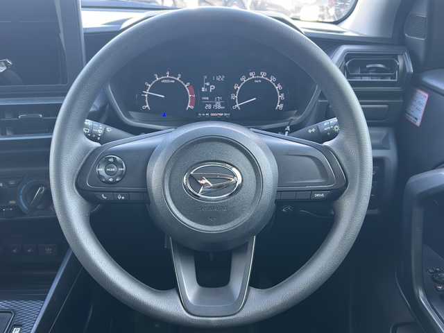 ダイハツ ロッキー L 長野県 2025(令7)年 2.9万km コンパーノレッド 禁煙車/４WD/スマートアシスト/・衝突回避支援ブレーキ/・衝突警報機能/・ブレーキ制御付誤発進抑制機能/・車線逸脱抑制制御機能/・車線逸脱警報機能/・先行車発進お知らせ機能/・進入禁止標識認識機能/・レーンキープコントロール/・コーナーセンサー/シートヒーター/ステアリングスイッチ/LEDヘッドライト/オートライト/スマートキー/Pスタート/電動格納ミラー/純正ラバーマット