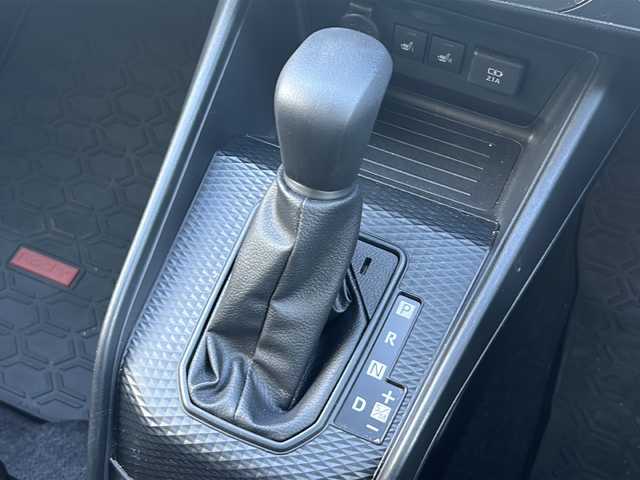 ダイハツ ロッキー L 長野県 2025(令7)年 2.9万km コンパーノレッド 禁煙車/４WD/スマートアシスト/・衝突回避支援ブレーキ/・衝突警報機能/・ブレーキ制御付誤発進抑制機能/・車線逸脱抑制制御機能/・車線逸脱警報機能/・先行車発進お知らせ機能/・進入禁止標識認識機能/・レーンキープコントロール/・コーナーセンサー/シートヒーター/ステアリングスイッチ/LEDヘッドライト/オートライト/スマートキー/Pスタート/電動格納ミラー/純正ラバーマット