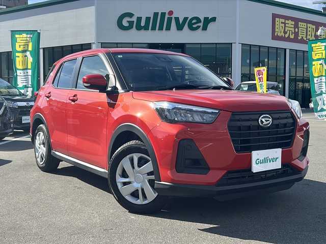 ダイハツ ロッキー L 長野県 2025(令7)年 2.9万km コンパーノレッド 禁煙車/４WD/スマートアシスト/・衝突回避支援ブレーキ/・衝突警報機能/・ブレーキ制御付誤発進抑制機能/・車線逸脱抑制制御機能/・車線逸脱警報機能/・先行車発進お知らせ機能/・進入禁止標識認識機能/・レーンキープコントロール/・コーナーセンサー/シートヒーター/ステアリングスイッチ/LEDヘッドライト/オートライト/スマートキー/Pスタート/電動格納ミラー/純正ラバーマット