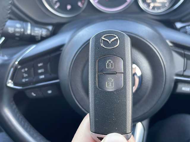 マツダ ＣＸ－５ 25S プロアクティブ 道東・釧路十勝 2017(平29)年 9.6万km ジェットブラックマイカ 4WD/純正SDナビ/・フルセグ/CD/DVD/BT/ラジオ/BOSEサウンドシステム/バックカメラ/レーダークルーズコントロール/衝突軽減ブレーキ/レーンキープアシスト/パーキングソナー/アイドリングストップ/ETC/純正19インチアルミホイール/スタッドレスアルミ積込/プッシュスタート/スマートキー/電動パーキングブレーキ/フロアマット