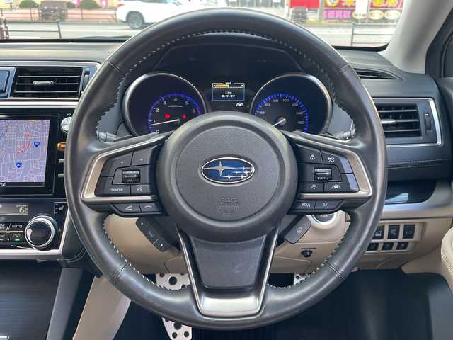 スバル アウトバック リミテッド 福岡県 2017(平29)年 4.7万km クリスタルブラックシリカ 純正ナビ/AppleCarPlay/SD/DISC/iPod/USB/TV/Bluetooth/RADIO/AUX/SI-DEIVE/アイサイト/横滑り/バックカメラ/プッシュスタート/シートヒーター（全席）/純正フロアマット/プリクラッシュ/アイドリングストップ/クルーズコントロール/ハンズフリー/オートライト/電動格納ミラー/パワーリヤゲート/キープレーンアシスト/ステアリングヒーター/車線逸脱警報/ヒルスタートアシスト/パドルシフト/後側方センサー/純正AW/フォグランプ/ETC/保証書/取扱説明書/スペアキー×１