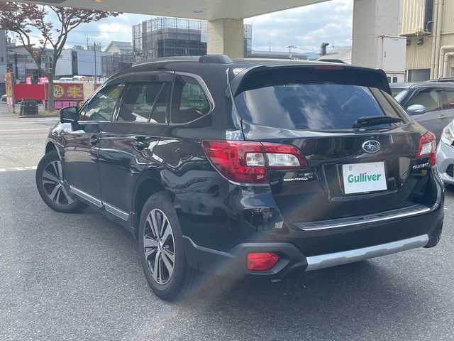 スバル アウトバック リミテッド 福岡県 2017(平29)年 4.7万km クリスタルブラックシリカ 純正ナビ/AppleCarPlay/SD/DISC/iPod/USB/TV/Bluetooth/RADIO/AUX/SI-DEIVE/アイサイト/横滑り/バックカメラ/プッシュスタート/シートヒーター（全席）/純正フロアマット/プリクラッシュ/アイドリングストップ/クルーズコントロール/ハンズフリー/オートライト/電動格納ミラー/パワーリヤゲート/キープレーンアシスト/ステアリングヒーター/車線逸脱警報/ヒルスタートアシスト/パドルシフト/後側方センサー/純正AW/フォグランプ/ETC/保証書/取扱説明書/スペアキー×１