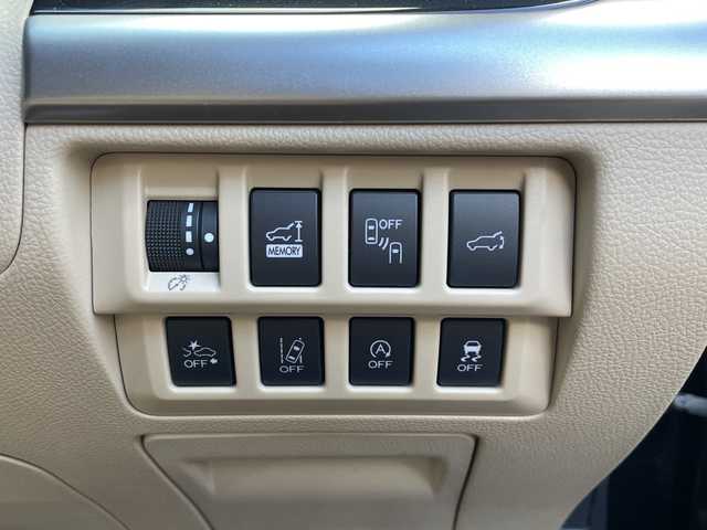 スバル アウトバック リミテッド 福岡県 2017(平29)年 4.7万km クリスタルブラックシリカ 純正ナビ/AppleCarPlay/SD/DISC/iPod/USB/TV/Bluetooth/RADIO/AUX/SI-DEIVE/アイサイト/横滑り/バックカメラ/プッシュスタート/シートヒーター（全席）/純正フロアマット/プリクラッシュ/アイドリングストップ/クルーズコントロール/ハンズフリー/オートライト/電動格納ミラー/パワーリヤゲート/キープレーンアシスト/ステアリングヒーター/車線逸脱警報/ヒルスタートアシスト/パドルシフト/後側方センサー/純正AW/フォグランプ/ETC/保証書/取扱説明書/スペアキー×１