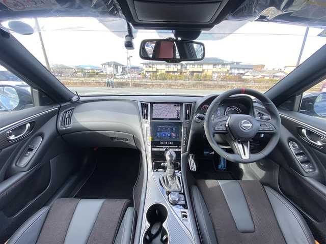 日産 スカイライン ニスモ 福岡県 2024(令6)年 0.1万km未満 グレー ・１オーナー/・サンルーフ/・インテリジェントクルーズコントロール/・ＳＤナビ／ＵＳＢ／Ｂｌｕｅｔｏｏｔｈ／ＣＤ／ＤＶＤ／ＡＵＸ/・全方位カメラ/・ハーフレザーシート/・フルセグ/・純正１９ＡＷ/・プッシュスタート/・パーキングアシスト/・スマートキー/・レーンキープアシスト/・オートライト/・LEDライト/・保証書/・取扱説明書