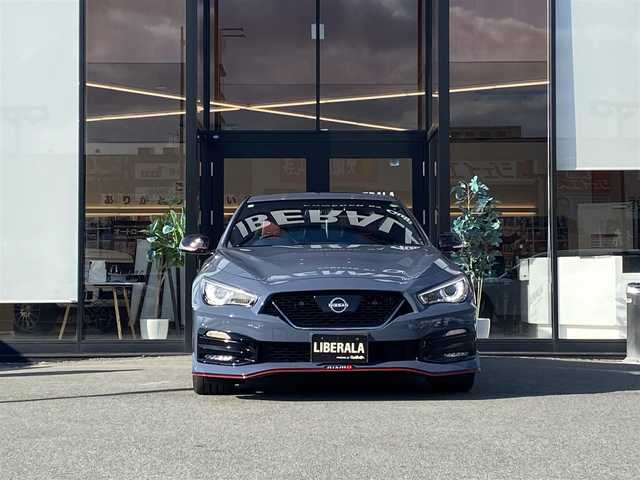 日産 スカイライン ニスモ 福岡県 2024(令6)年 0.1万km未満 グレー ・１オーナー/・サンルーフ/・インテリジェントクルーズコントロール/・ＳＤナビ／ＵＳＢ／Ｂｌｕｅｔｏｏｔｈ／ＣＤ／ＤＶＤ／ＡＵＸ/・全方位カメラ/・ハーフレザーシート/・フルセグ/・純正１９ＡＷ/・プッシュスタート/・パーキングアシスト/・スマートキー/・レーンキープアシスト/・オートライト/・LEDライト/・保証書/・取扱説明書