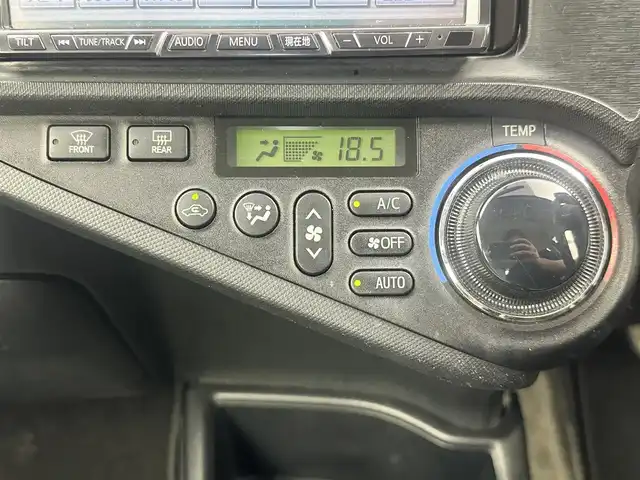 トヨタ アクア L 愛知県 2012(平24)年 13.4万km クールソーダメタリック ハイブリッド車/パナソニック製7インチHDDナビ/フルセグTV/フルフラットシート/純正フロアマット/社外14インチアルミホイール/パワーステアリング/パワーウィンドウ/横滑り防止機能/ハロゲンヘッドライト/Wエアバッグ/取扱説明書/保証書