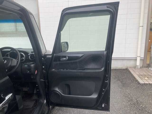 ホンダ Ｎ ＢＯＸ カスタム G Lパッケージ 三重県 2013(平25)年 9万km クリスタルブラックパール (株)IDOMが運営する【じしゃロン四日市店】の自社ローン専用車両になります。こちらは現金またはオートローンご利用時の価格です。自社ローンご希望の方は別途その旨お申付け下さい/社外SDナビ（CD/AM/FM）/ワンセグTV/パドルシフト/片側パワースライド/純正14インチAW/エンジンスタートボタン/スマートキー/アイドリングストップ/純正フロアマット/キセノンライト