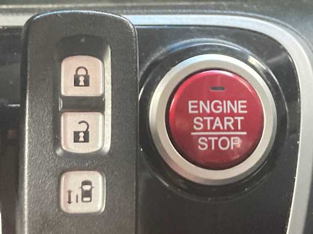 ホンダ Ｎ ＢＯＸ カスタム G Lパッケージ 三重県 2013(平25)年 9万km クリスタルブラックパール (株)IDOMが運営する【じしゃロン四日市店】の自社ローン専用車両になります。こちらは現金またはオートローンご利用時の価格です。自社ローンご希望の方は別途その旨お申付け下さい/社外SDナビ（CD/AM/FM）/ワンセグTV/パドルシフト/片側パワースライド/純正14インチAW/エンジンスタートボタン/スマートキー/アイドリングストップ/純正フロアマット/キセノンライト