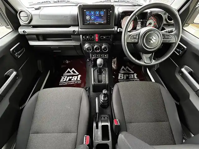 スズキ ジムニー XC 道北・旭川 2024(令6)年 0.3万km ピュアホワイトP ワンオーナー/メモリナビ（AVN-LS01W）/フルセグテレビ/BluetoothAUDIO/バックカメラ/アイドリングストップ/ウィンカーミラー/クルーズコントロール/プッシュスタート/LEDヘッドライト/オートライト/フォグランプ/前席シートヒーター/スズキセーフティーサポート/バックソナー/ヘッドライトウォッシャー