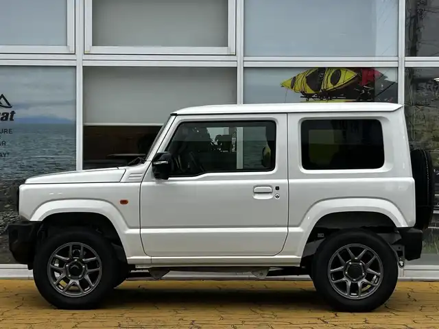 スズキ ジムニー XC 道北・旭川 2024(令6)年 0.3万km ピュアホワイトP ワンオーナー/メモリナビ（AVN-LS01W）/フルセグテレビ/BluetoothAUDIO/バックカメラ/アイドリングストップ/ウィンカーミラー/クルーズコントロール/プッシュスタート/LEDヘッドライト/オートライト/フォグランプ/前席シートヒーター/スズキセーフティーサポート/バックソナー/ヘッドライトウォッシャー