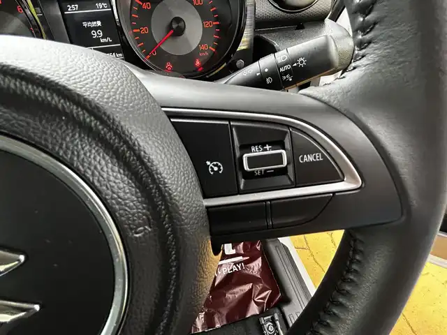 スズキ ジムニー XC 道北・旭川 2024(令6)年 0.3万km ピュアホワイトP ワンオーナー/メモリナビ（AVN-LS01W）/フルセグテレビ/BluetoothAUDIO/バックカメラ/アイドリングストップ/ウィンカーミラー/クルーズコントロール/プッシュスタート/LEDヘッドライト/オートライト/フォグランプ/前席シートヒーター/スズキセーフティーサポート/バックソナー/ヘッドライトウォッシャー