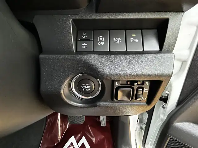 スズキ ジムニー XC 道北・旭川 2024(令6)年 0.3万km ピュアホワイトP ワンオーナー/メモリナビ（AVN-LS01W）/フルセグテレビ/BluetoothAUDIO/バックカメラ/アイドリングストップ/ウィンカーミラー/クルーズコントロール/プッシュスタート/LEDヘッドライト/オートライト/フォグランプ/前席シートヒーター/スズキセーフティーサポート/バックソナー/ヘッドライトウォッシャー