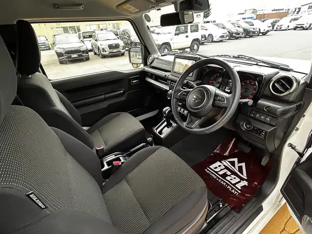 スズキ ジムニー XC 道北・旭川 2024(令6)年 0.3万km ピュアホワイトP ワンオーナー/メモリナビ（AVN-LS01W）/フルセグテレビ/BluetoothAUDIO/バックカメラ/アイドリングストップ/ウィンカーミラー/クルーズコントロール/プッシュスタート/LEDヘッドライト/オートライト/フォグランプ/前席シートヒーター/スズキセーフティーサポート/バックソナー/ヘッドライトウォッシャー