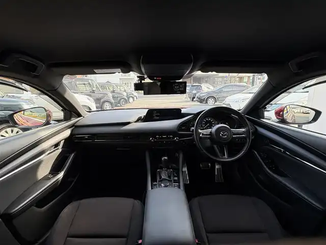 マツダ マツダ３ファストバック 15S ツーリング 三重県 2021(令3)年 2.7万km ソウルレッドクリスタルM ♪ワンオーナー /♪走行26245km/i-ACTIVSENSE/・スマートブレーキサポート/・車線逸脱警報/・ブラインドスポットモニタリング/・レーンキープアシストシステム/・レーダークルーズコントロール/・ハイビームコントロールシステム/・360°モニター/バック/サイド/フロントカメラ/コーナーセンサー/オートブレーキホールド/ヘッドアップディスプレイ/i-stop/前後ドライブレコーダー/ルームミラー型レーダー探知機/スマートキー×3/プッシュスタート/純正ナビ/・HDMI・USB・CD/・DVD再生・フルセグ/・Bluetoothオーディオ/・Apple Car Play/・Android Auto/純正18インチAW/社外16インチAW積込/・205/60R16/・スタッドレスタイヤ/LEDヘッドライト/オートライト/オートワイパー/ウィンカーミラー/オートリトラクタブルミラー/革巻ステアリング/ステアリングスイッチ/プライバシーガラス/フロアマット/ドアバイザー/ETC/サイド/カーテン/ニーエアバック