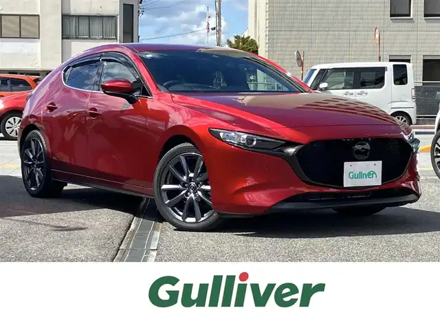 マツダ マツダ３ファストバック 15S ツーリング 三重県 2021(令3)年 2.7万km ソウルレッドクリスタルM ♪ワンオーナー /♪走行26245km/i-ACTIVSENSE/・スマートブレーキサポート/・車線逸脱警報/・ブラインドスポットモニタリング/・レーンキープアシストシステム/・レーダークルーズコントロール/・ハイビームコントロールシステム/・360°モニター/バック/サイド/フロントカメラ/コーナーセンサー/オートブレーキホールド/ヘッドアップディスプレイ/i-stop/前後ドライブレコーダー/ルームミラー型レーダー探知機/スマートキー×3/プッシュスタート/純正ナビ/・HDMI・USB・CD/・DVD再生・フルセグ/・Bluetoothオーディオ/・Apple Car Play/・Android Auto/純正18インチAW/社外16インチAW積込/・205/60R16/・スタッドレスタイヤ/LEDヘッドライト/オートライト/オートワイパー/ウィンカーミラー/オートリトラクタブルミラー/革巻ステアリング/ステアリングスイッチ/プライバシーガラス/フロアマット/ドアバイザー/ETC/サイド/カーテン/ニーエアバック